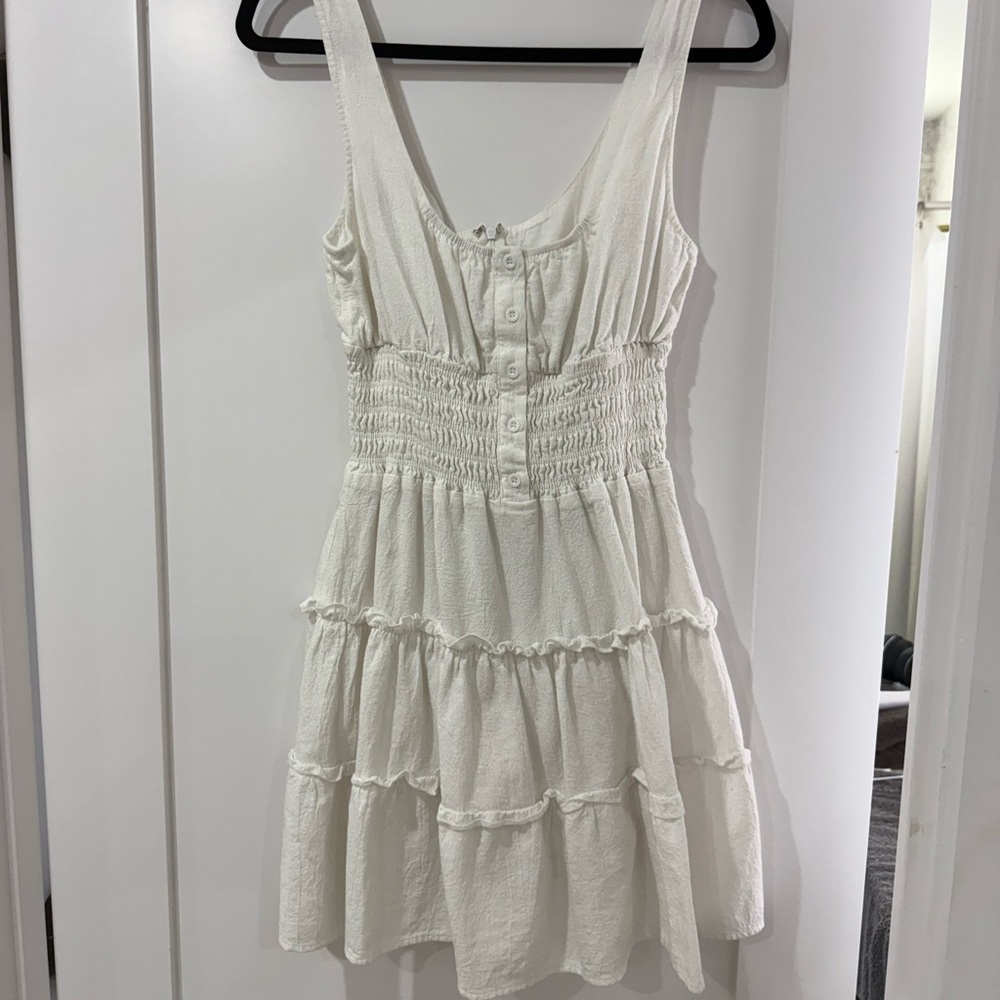 Elegant White Sleeveless Dress